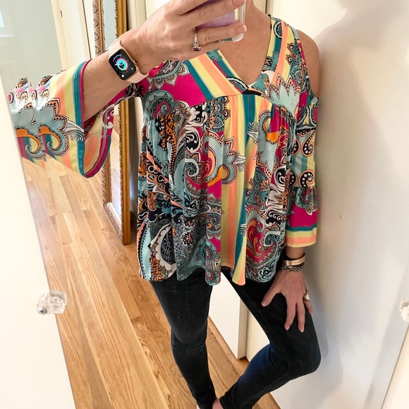 The Hanger Tops - The Hanger Cold Shoulder Paisley Top